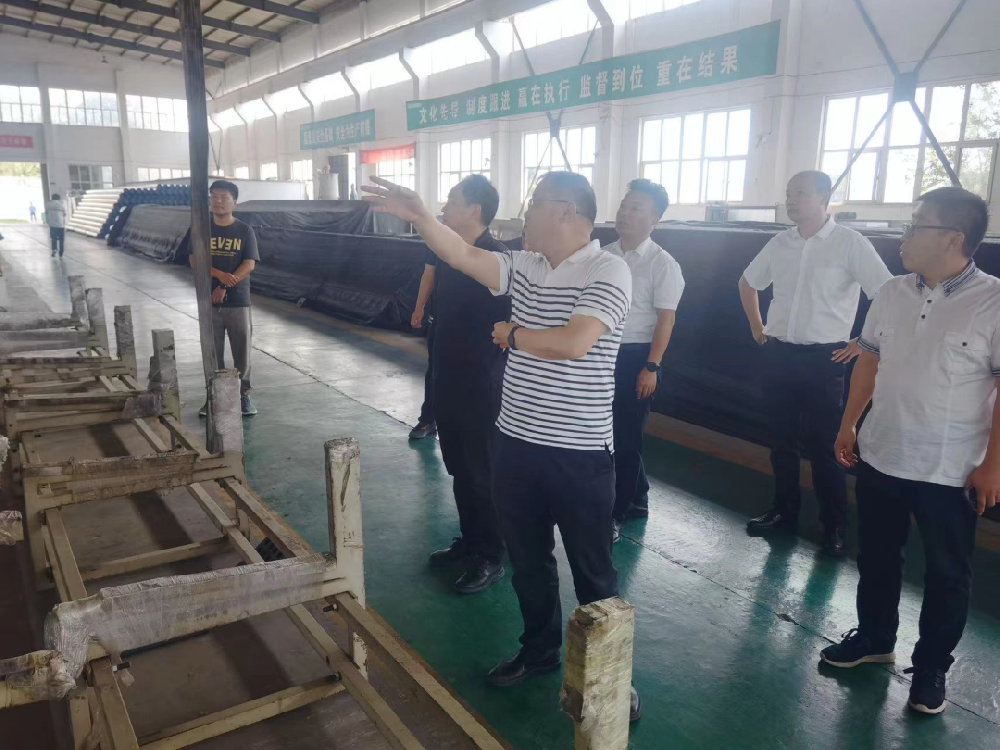 李磊、張瑛帶隊到廣平縣邯鄲市新頤通管業(yè)科技有限公司廠區(qū)督導檢查安全生產(chǎn)和疫情防控工作